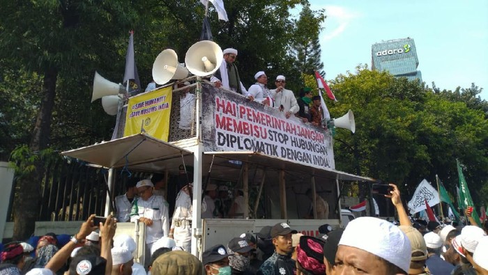 FPI-PA 212 demo di depan Kedubes India. (Foto: Sachril/detikcom)