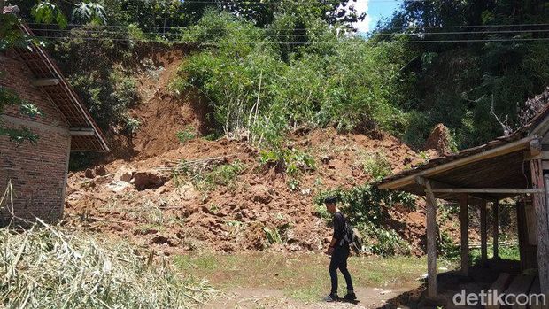 215 Jiwa Di Magelang Terpaksa Mengungsi karena Tanah Kampungnya Retak