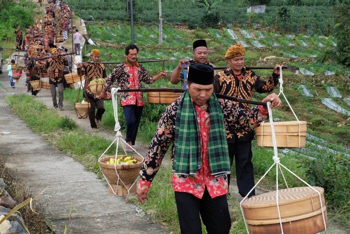 Tradisi Rejeban Plabengan merupakan tradisi turun temurun masyarakat petani tembakau di Temanggung. Tradisi ini digelar sebagai wujud syukur kepada Tuhan YME.