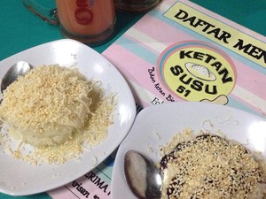 5 Tempat Makan Ketan Susu dengan Berbagai Topping