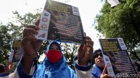 Sebelumnya, mereka longmarch dari patung kuda hingga Kemen PPPA.