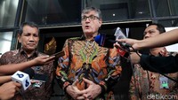 Duta Besar Jerman untuk Indonesia Peter Schoof memberikan keterangan kepada awak media usai bertemu dengan pimpinan KPK.