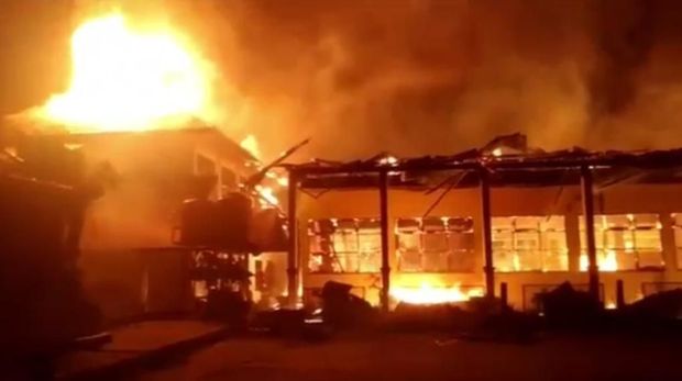 SMKN 4 Kendari terbakar dini hari tadi.