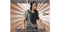 Wah, kece banget nih kalau ada tukang sate kayak gini. Ngipasinnya nggak pakai kipas, tapi tiupan! Foto: Istimewa