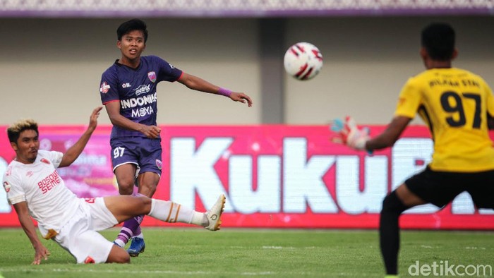 Persita Tangerang vs PSM Makassar digelar di Stadion Sport Center, Kelapa Dua, Tangerang, Jumat (6/3/2020). Laga berakhir dengan skor 1-1.