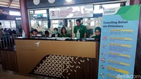 Citilink mengimbau penumpang untuk menjaga kebersihan dan kebugaran tubuh melalui banner yang dipasang di beberapa spot, salah satunya di boarding gate Bandara Internasional Soekarno-Hatta ini. (Foto: Putu Intan Raka Cinti/detikcom)