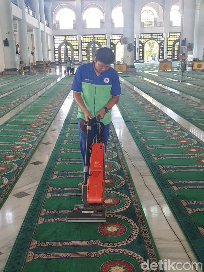 Ini Cara Masjid Al-Akbar Surabaya Jaga Kebersihan Tangkal Corona