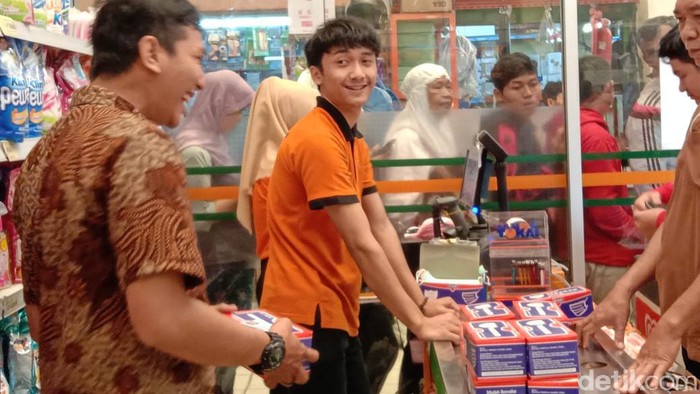 Masker di Pasar Pramuka