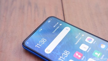 Vivo V19 mengusung layar Ultra O sehingga menjanjikan bentangan yang lapang. Aspek rasionya mencapai 91,38%. Foto: Adi Fida Rahman/detikINET