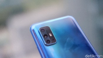 Komposisinya kamera utama berukuran 48 MP, disandingkan dengan 8MP Super Wide-Angle, 2 MP depth sensor dan 2 MP macro. Foto: Adi Fida Rahman/detikINET