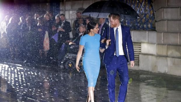 Arti Bahasa Tubuh Meghan Markle di Penampilan Perdananya Setelah 'Megxit'