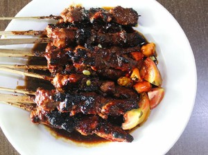 Sate Madura Racikan H.Basiri yang Populer Sejak Tahun 1980