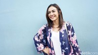 Masayu memilih menyikapi hal tersebut dengan percaya tak percaya dan lebih mendekatkan diri kepada Tuhan YME. Pool/Palevi S/detikFoto.