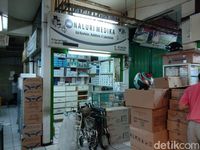 Masker Murah di Pasar Pramuka Bikin Kios Lain Sepi