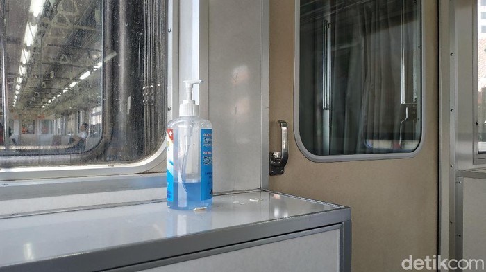 hand sanitizer di KRL