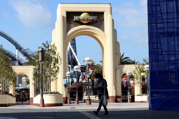 Selain Universal Studio Jepang, taman hiburan lain yang turut ditutup guna mencegah penyebaran virus corona adalah Tokyo Disneyland dan DisneySea. Selain Universal Studio Jepang, taman hiburan lain yang turut ditutup guna mencegah penyebaran virus corona adalah Tokyo Disneyland dan DisneySea.
