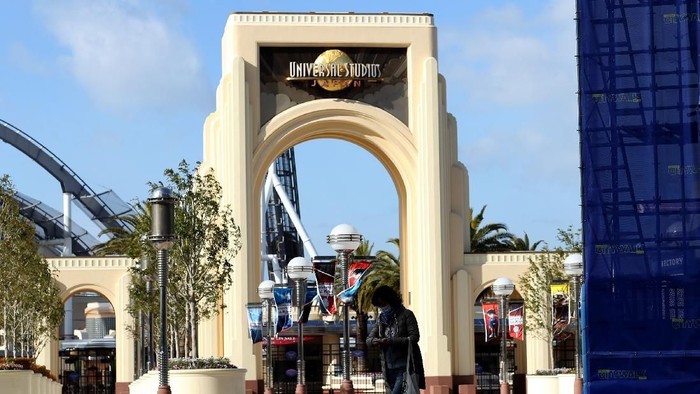 Universal Studio Jepang jadi salah satu objek wisata yang ditutup imbas corona. Tempat wisata yang sebelumnya tak pernah sepi pengunjung itu kini tampak sunyi.