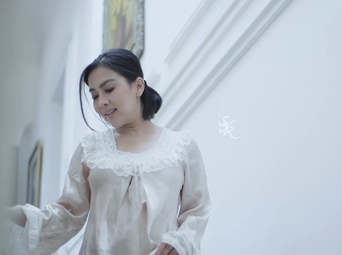 Syahrini dan Reino Barack Syahrini dan Reino Barack