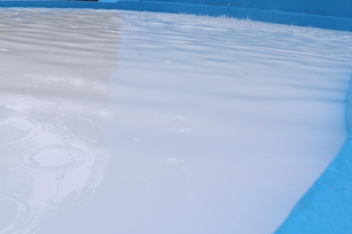 Air sumur bor di Sulsel berwarna putih seperti susu.