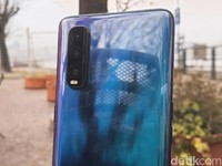 Tampang Oppo Find X2 di Swiss