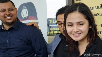 Kembalinya Senyum Syifa Hadju Usai Berdamai dengan Penerornya