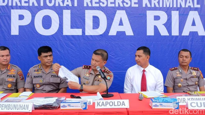 Polda Riau merilis kasus pembunuhan sadis bos tepung bakso di Kampar (dok. Polda Riau)