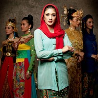 Puteri Indonesia DKI Jakarta 1 2020 Stephanie Cecilia merupakan seorang dokter gigi. Berusia 25 tahun, Stephanie aktif di beberapa organisasi sosial seperti menjadi Founder of Mediccation (Medical Talk and Communication) dan Head of Public Health Department Rumah Millenial. Foto: Instagram @ officialputeriindonesia/ ʜᴀɴɴ ᴘʀᴀᴡɪʀᴀ