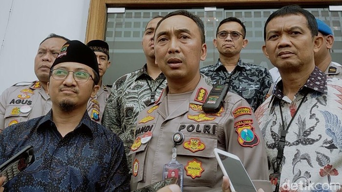 ustaz Yusuf Mansur dan Kapolrestabes Surabaya Kombes Sandi Nugroho