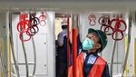 Tangkal Corona, LRT Jakarta Bersih-bersih