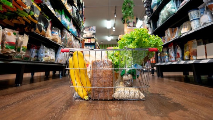 belanja di supermarket