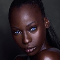 Jalicia merupakan model dan aktris kulit hitam asal Barbados. Lahir dengan nama asli Jalicia Hebson, keunikan matanya membuat banyak orang memandang kagum. Foto: Instagram/@iamjalicia