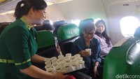 Tak sampai di situ, agar penumpang tetap fit, Citilink juga membagikan minuman herbal. (Foto: Putu Intan Raka Cinti/detikcom)