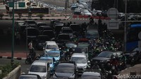 Sementara itu, arus lalu lintas dari Jalan Mampang Prapatan (di underpass Mampang) yang akan menuju ke Jalan HR Rasuna Said dibelokkan ke kiri Jalan Gatot Subroto arah Semanggi. Lokasi Kedubes India sendiri berada di Jalan HR Rasuna Said.