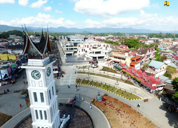 Mengintip Proyek Pasar Rakyat di Sumatera Barat Kementerian PUPR membangun dua pasar di Sumatera Barat. Kedua pasar itu adalah Pasar Atas Kota Bukittinggi dan Pasar Rakyat Pariaman.