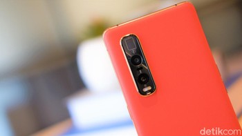 Komposisinya terdiri dari lensa utamanya 48MP wide, lensa ultrawide 48MP, dan lensa periscope 13MP. Foto: Adi Fida Rahman/detikINET