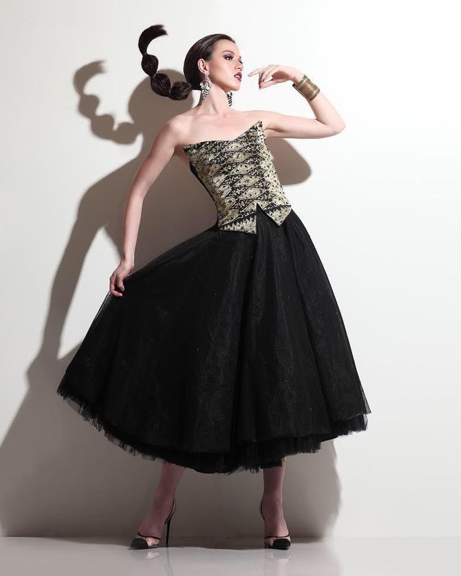 Sementara itu Melanie Putria, Puteri Indonesia 2002 yang dulu juga menjadi perwakilan Sumatera Barat tetap mendukung Kalista Iskandar lewat komentar nya di Instagram. Dear Kalista, Harus tetap semangat ya!! tulisnya. Foto: Instagram/@kalistaiskandar