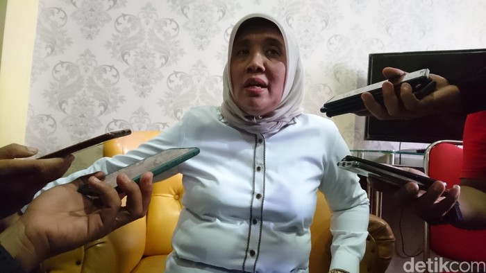 Bakal calon wali kota Cilegon, Ratu Ati Marliati mengukuhkan tim pemenangan Pilwalkot 2020