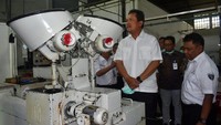 Wamenhan beserta rombongan mengunjungi berbagai fasilitas produksi Divisi Munisi Pindad yang memiliki luas 166 hektar dan terdiri dari fasilitas produksi MKK, MKB atau menengah dan fasilitas pengembangan serta laboratorium uji munisi. Istimewa/Humas PT Pindad.