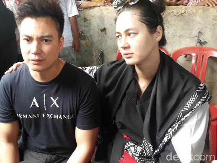 Pemakaman ibunda Baim Wong (Dian Firmansyah/detikcom)