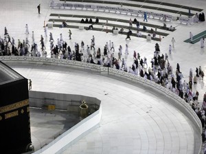 Kebijakan Arab Saudi Tangkal Corona: Tunda Umroh hingga Salat Jumat 15 Menit