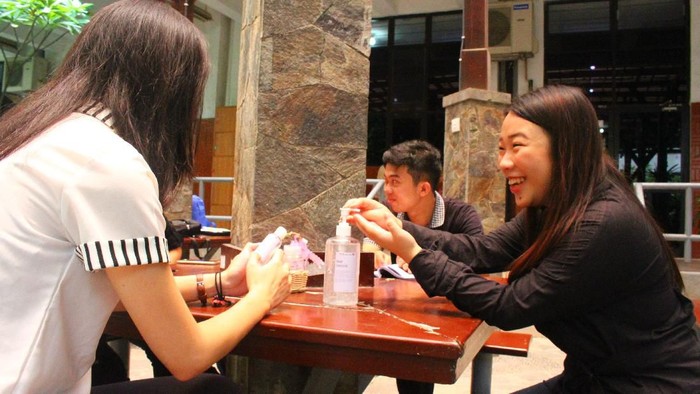 Mahasiswa Ubaya Tak Perlu Lagi Beli hand sanitizer