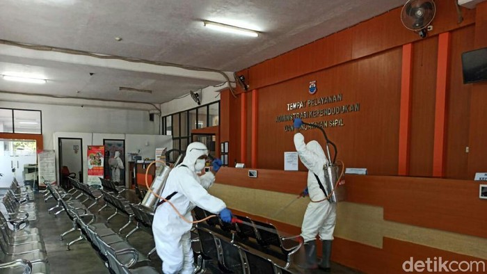 Pemkot cimahi disemprot disinfektan cegah corona