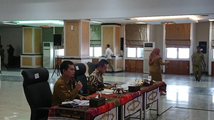 Pemerintah Provinsi (Pemprov) Sumatera Utara (Sumut) menyediakan layanan call center terkait virus corona. Call center disiapkan untuk mendapatkan informasi ataupun pengaduan soal Corona di Sumut.