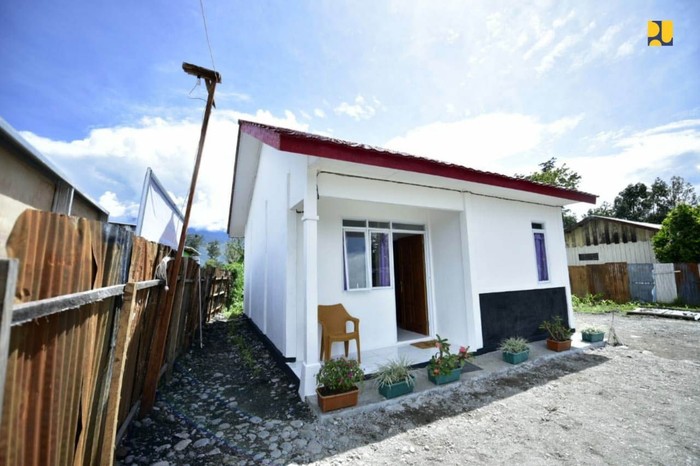 Menengok Rumah untuk Warga Korban Kerusuhan Wamena Kementerian PUPR tengah menyelesaikan pembangunan 193 rumah khusus bagi masyarakat korban kerusuhan di Wamena, Papua yang terjadi pada 23 September 2019 lalu.