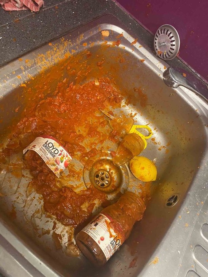 dapur jorok ini di asrama kampus yang ada di Inggris