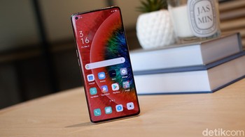 Hadir dengan bentang layar 6,7 inch. Foto: Adi Fida Rahman/detikINET