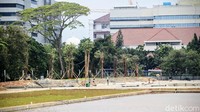 Sejumlah pohon juga terlihat ditanam di area taman.