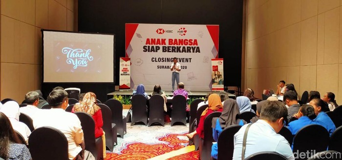 Entaskan Kemiskinan dengan Berkarya Tekan angka pengangguran, HSBC Indonesia dan YCAB Foundation mengelar proyek pendidikan bernama Anak Bangsa Siap Berkarya (ABSB). Proagam ini memberikan pelatihan kepada ribuan siswa SMK.
