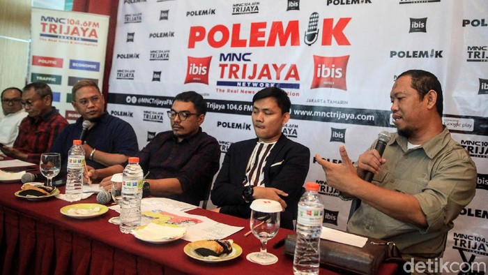 Diskusi Bahas Nasib WNI Eks ISIS Diskusi bertema 'WNI ISIS dipulangkan atau dilupakan?' digelar di Jakarta. Diskusi dihadiri mantan Kepala BNPT Ansyaad Mbai dan mantan napi teroris Haris Amir Falah. Diskusi yang membahas nasib WNI eks ISIS digelar di Hotel IBIS Tamarin, Jl KH Wahid Hasyim, Jakarta Pusat, Sabtu (7/3/2020).