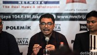 Tenaga Ahli Utama Kantor Staf Kepresidenan, Donny Gahral Adian, menyebut pemerintah tidak akan mengembalikan eks Warga Negara Indonesia (WNI) ISIS. Namun, sedang ada kajian untuk memulangkan anak yatim piatu yang saat ini berada di Suriah.